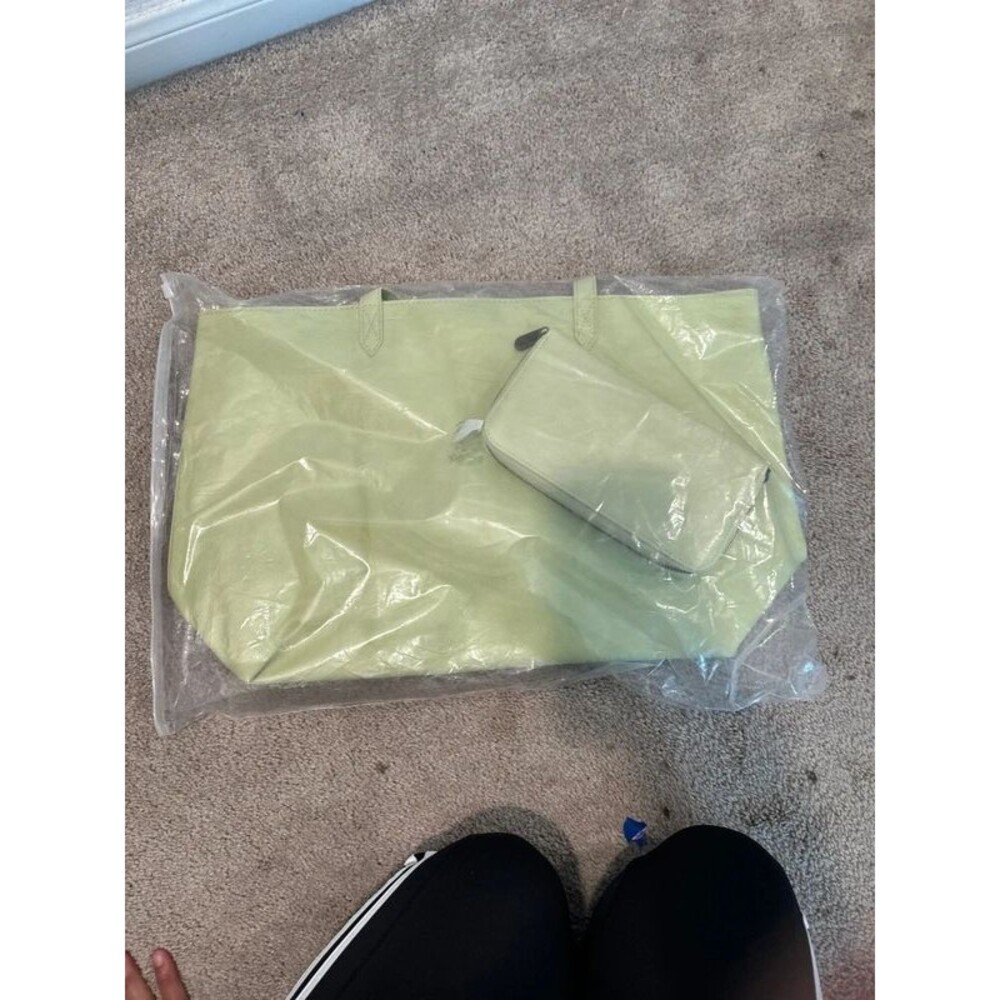 Green purse with wallet